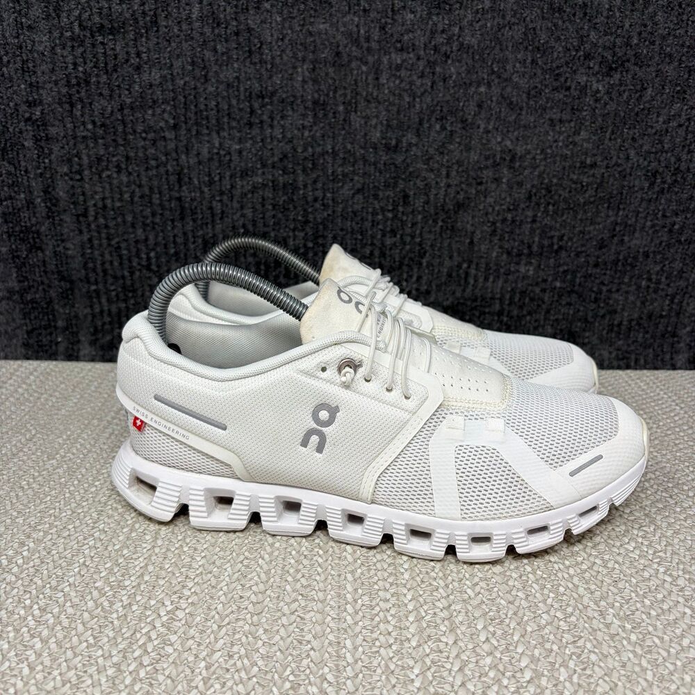 On Cloud 5 Triple White Athletic Running Shoes Sneakers Women’s Size 9